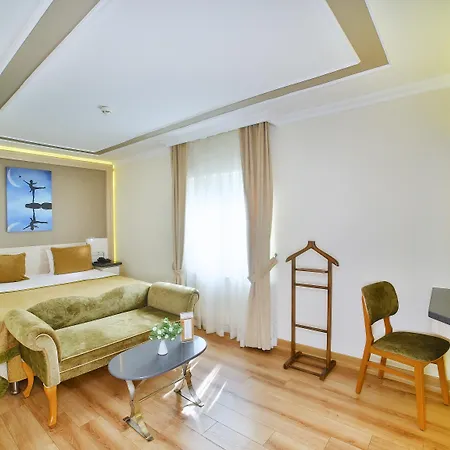 Bulvar Hotel 4*