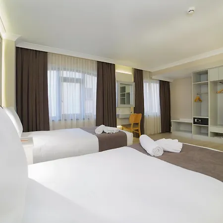 Bulvar Hotel 4*