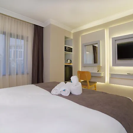 Bulvar Hotel 4*