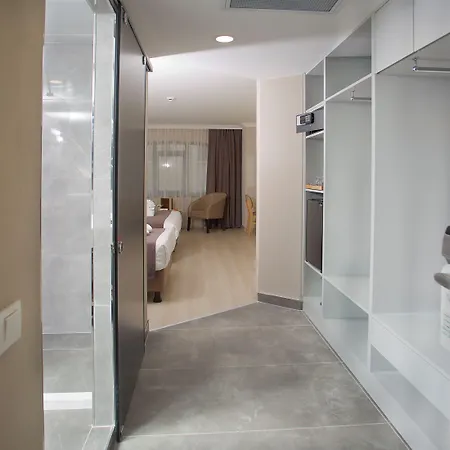 Bulvar Hotel 4*