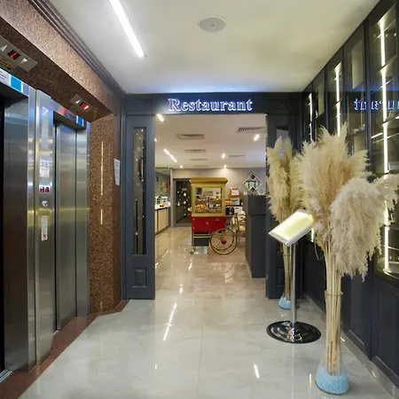 Ξενοδοχείο Bulvar 4*